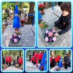 Торжественное возложение цветов в честь подвига героев